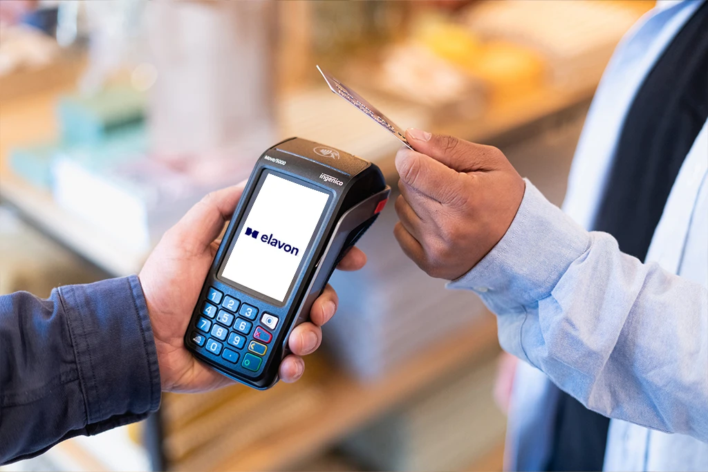 Server holding Tetra Move card terminal with customer paying using contactess